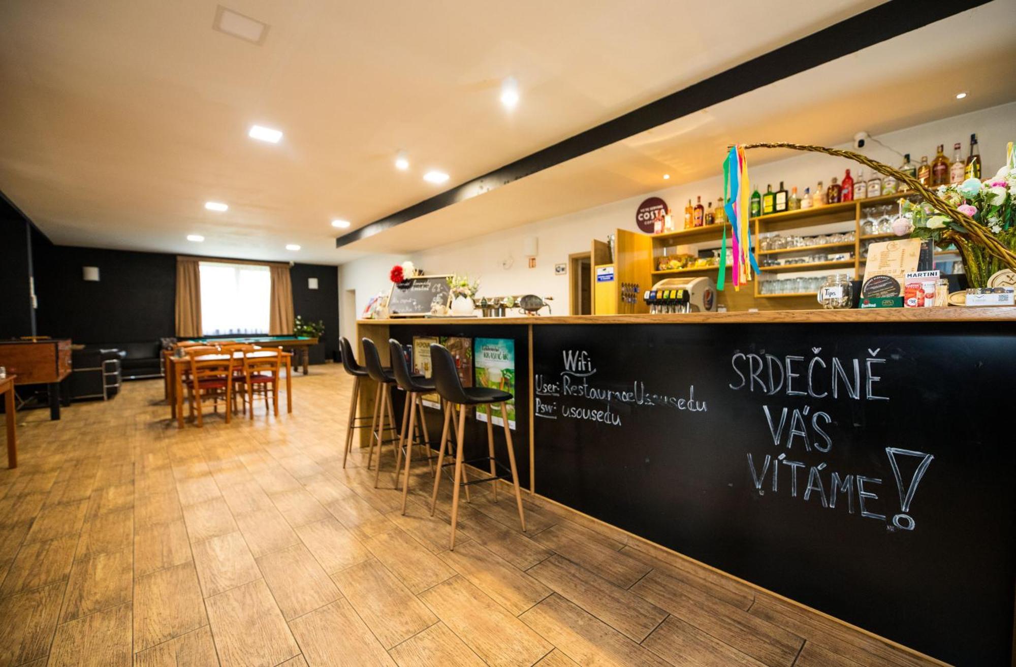 Penzion A Restaurace U Sousedu สตราชนี ภายนอก รูปภาพ