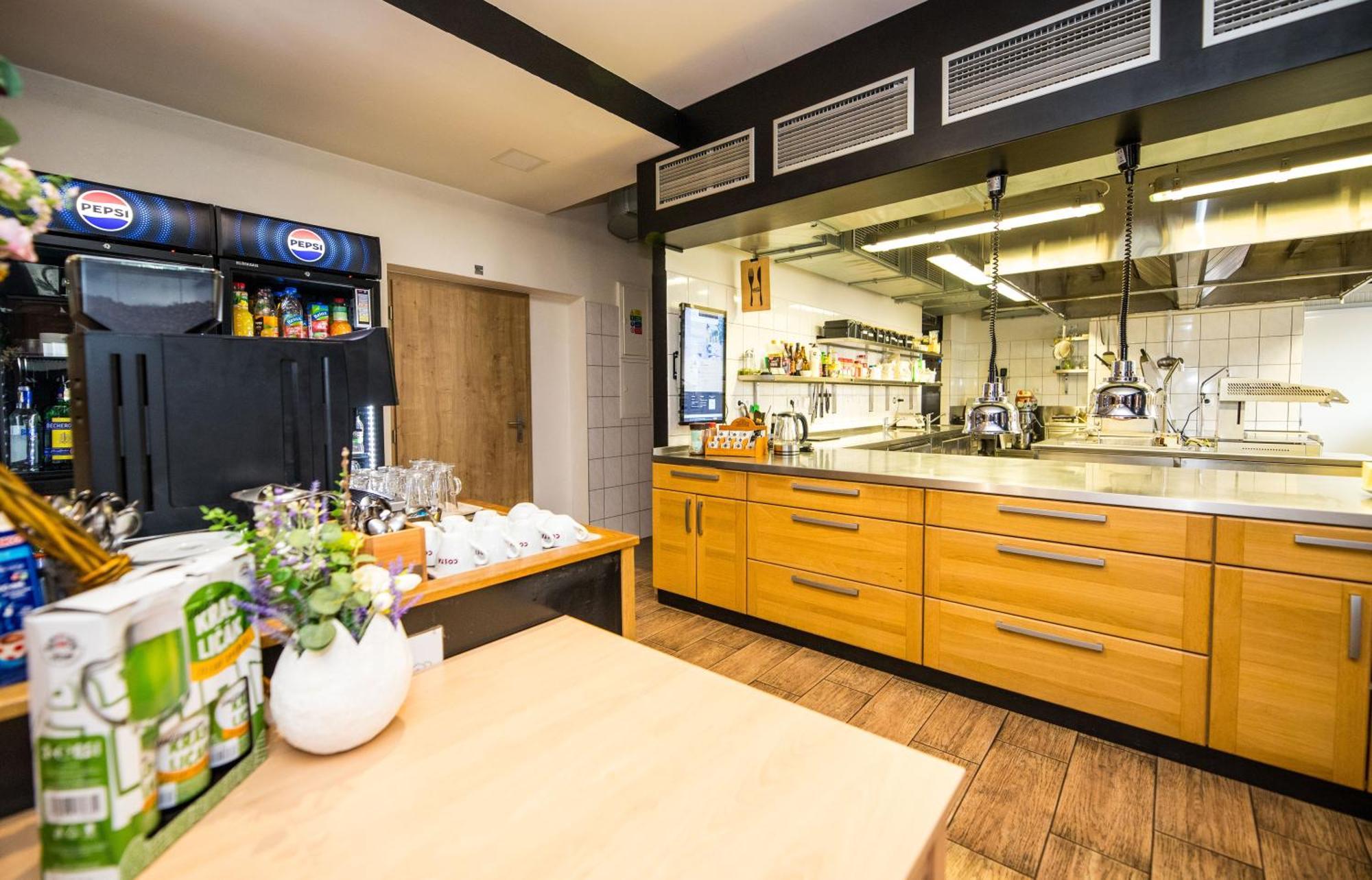 Penzion A Restaurace U Sousedu สตราชนี ภายนอก รูปภาพ