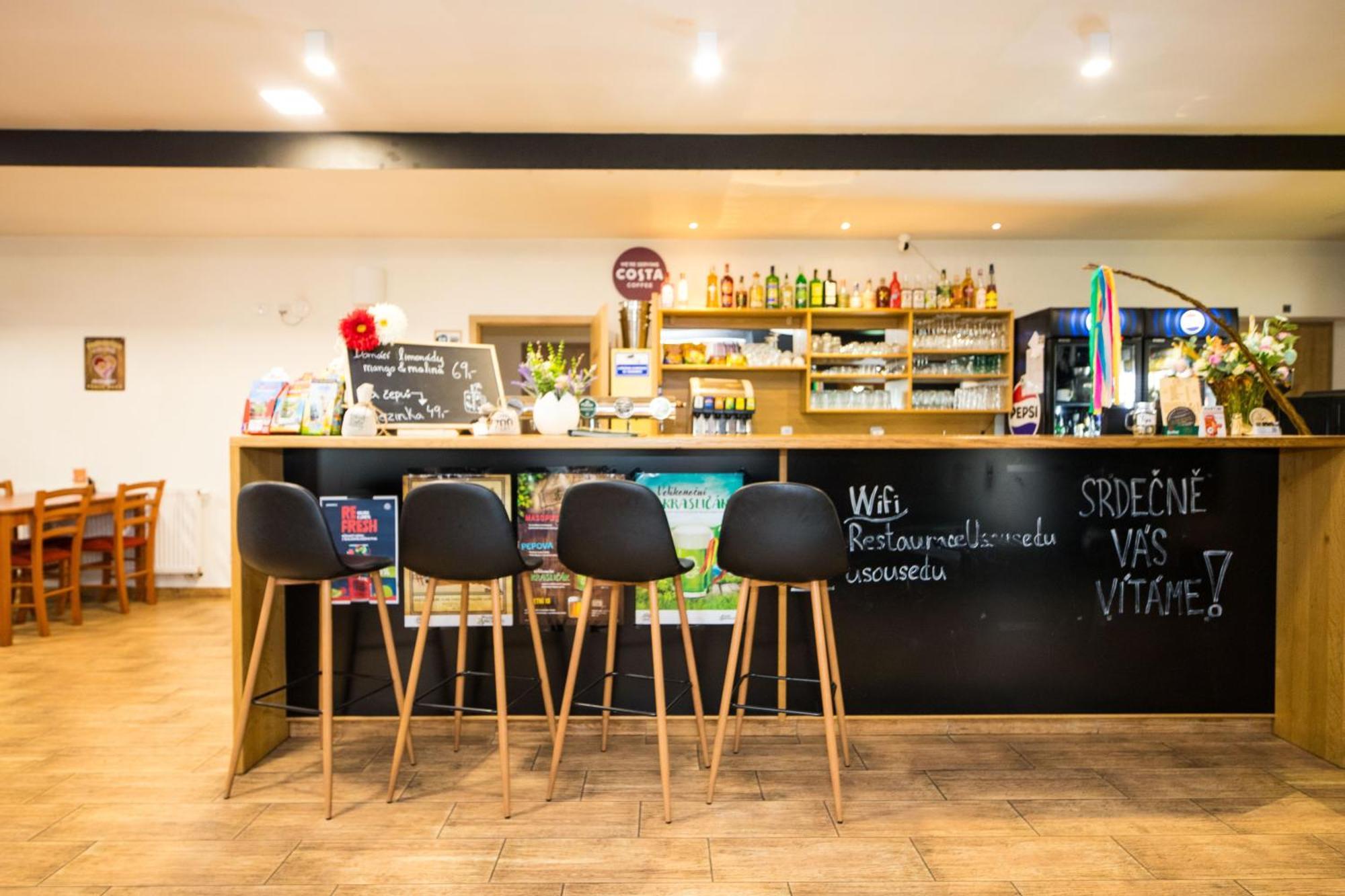 Penzion A Restaurace U Sousedu สตราชนี ภายนอก รูปภาพ